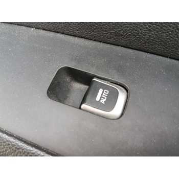 MANDO ELEVALUNAS DELANTERO DERECHO 93576C5020 