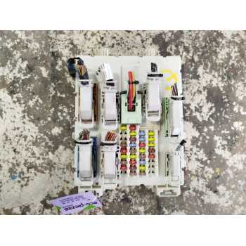 CAJA RELES / FUSIBLES 