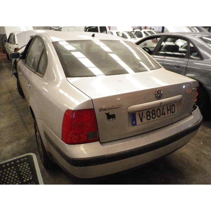 VOLKSWAGEN PASSAT BERLINA (3B2)