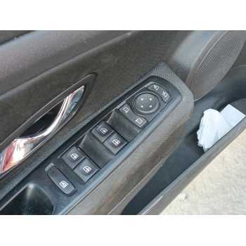 MANDO ELEVALUNAS DELANTERO IZQUIERDO 809610017R 