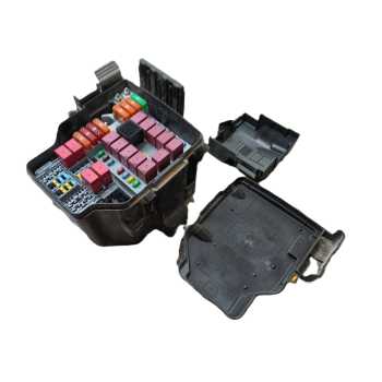 CAJA RELES / FUSIBLES 1617999780 1374608080 1612373480