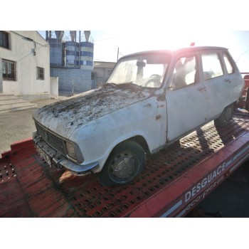 RENAULT 6 de desguace