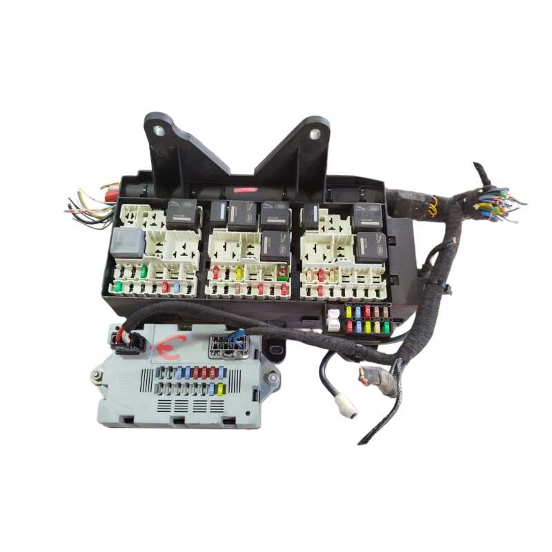 Recambio de caja fusibles delantera para jaguar xe (x760) 2.0 d referencia OEM IAM  CPLA14O073AA 73707520