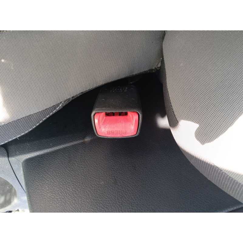 Recambio de enganche cinturon delantero derecho para toyota auris (_e18_) 1.8 hybrid (zwe186_) referencia OEM IAM   