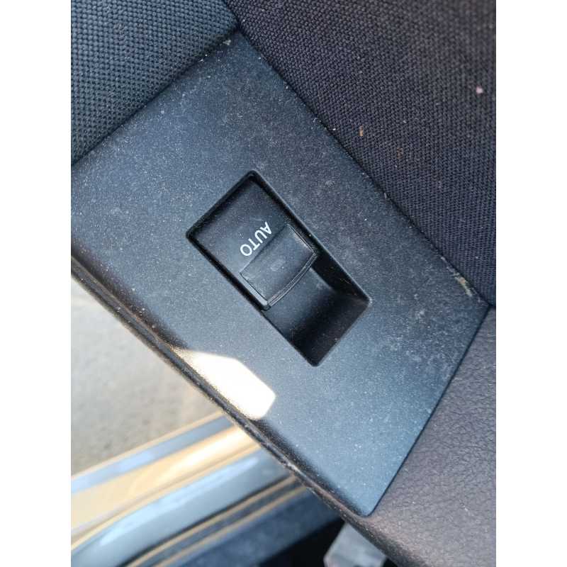 Recambio de mando elevalunas trasero izquierdo para toyota auris (_e18_) 1.8 hybrid (zwe186_) referencia OEM IAM 8481002140  