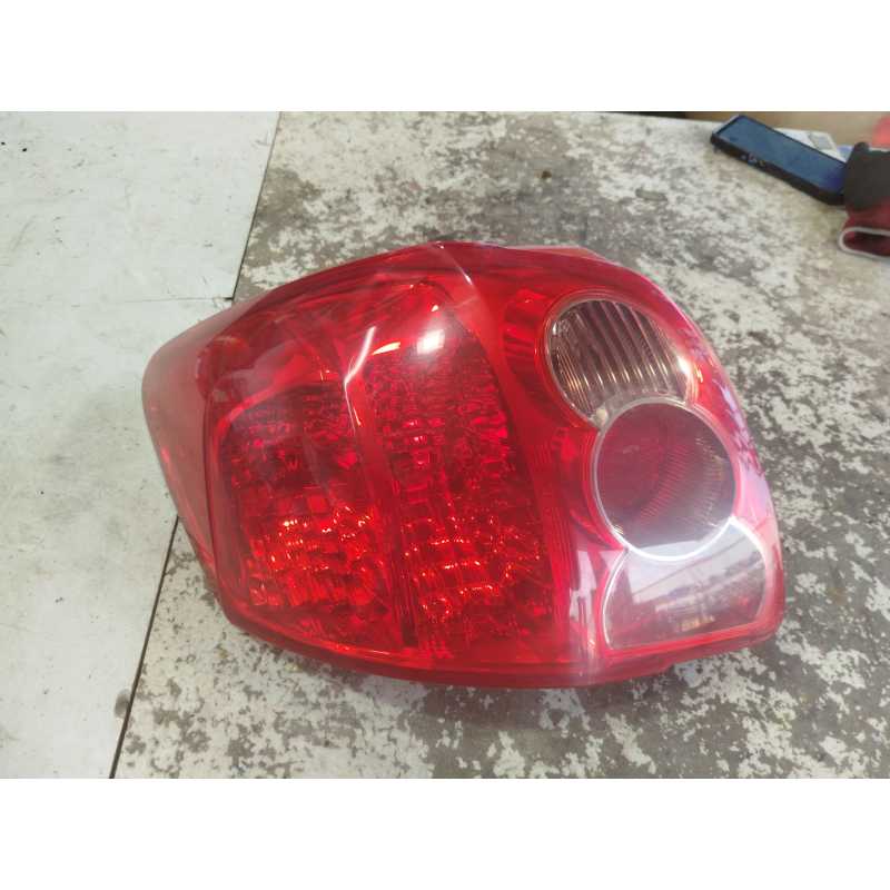 Recambio de piloto trasero izquierdo para toyota auris (_e15_) 2.0 d-4d (ade150_) referencia OEM IAM 8156102380  