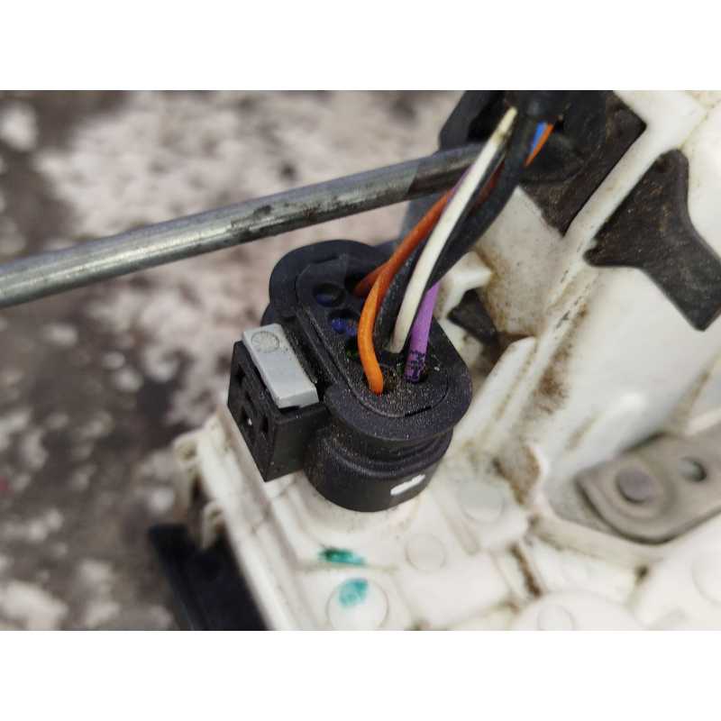Recambio de cerradura puerta trasera derecha para maserati levante suv (m161) 3.0 d q4 referencia OEM IAM   