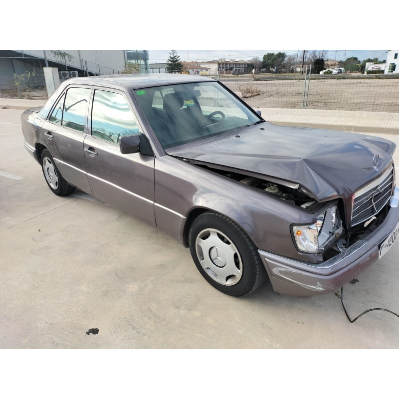 MERCEDES-BENZ CLASE E (W124) BERLINA