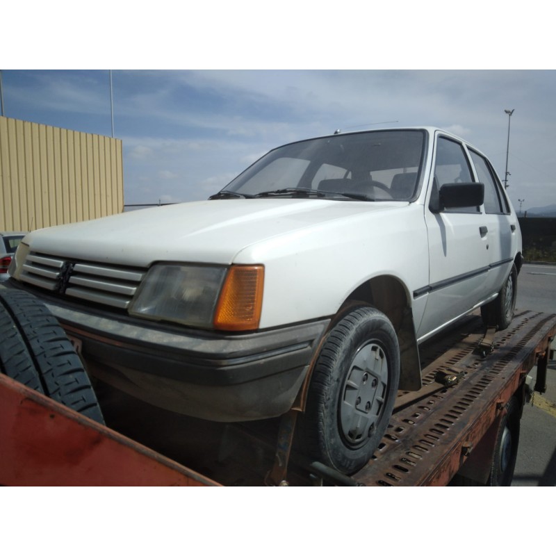PEUGEOT 205 BERLINA