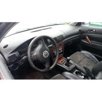 VOLKSWAGEN PASSAT BERLINA (3B3)
