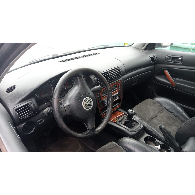 VOLKSWAGEN PASSAT BERLINA (3B3)