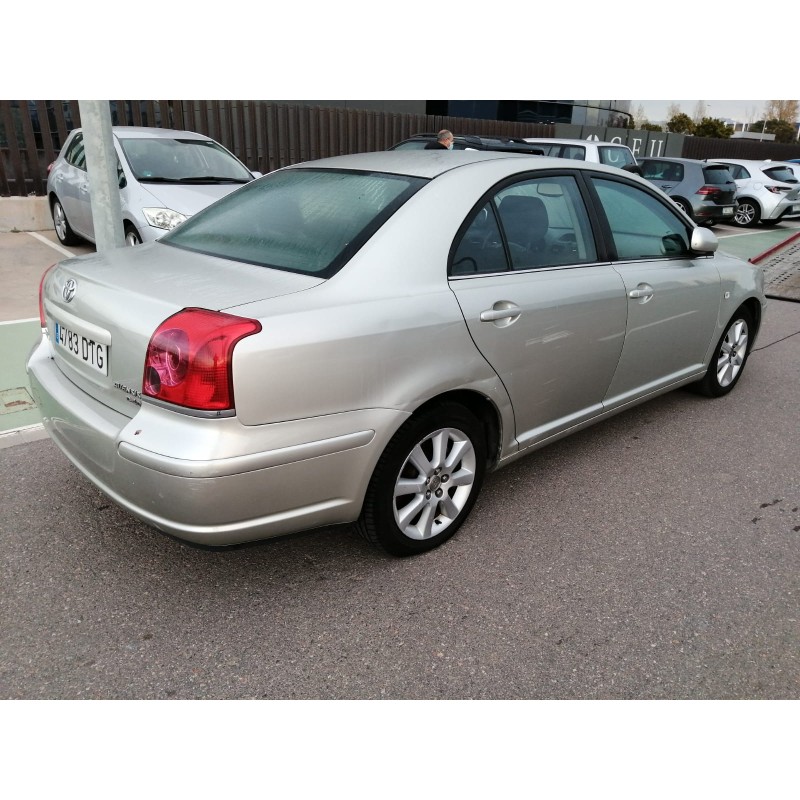 TOYOTA AVENSIS BERLINA (T25)