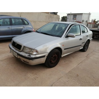 SKODA OCTAVIA BERLINA (1U2) de desguace
