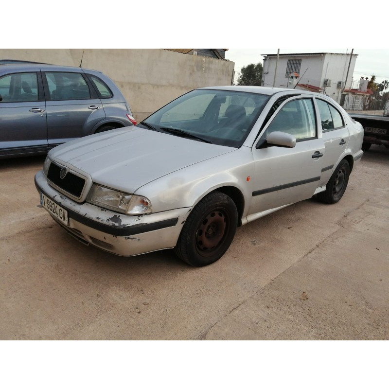 SKODA OCTAVIA BERLINA (1U2)