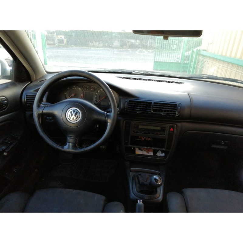 VOLKSWAGEN PASSAT BERLINA (3B3)