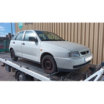 SEAT IBIZA II (6K1) de desguace