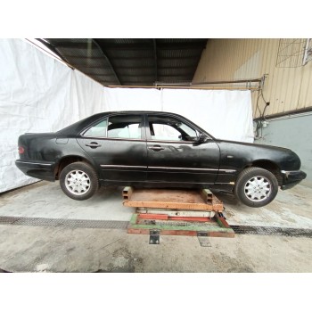 MERCEDES-BENZ CLASE E (W210) BERLINA DIESEL de desguace
