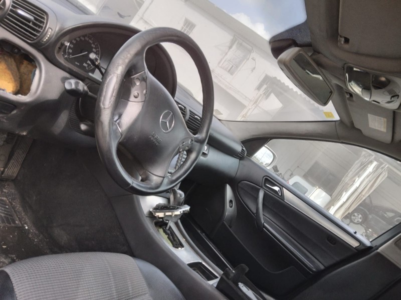 mercedes clase c (w203) berlina del año 2004