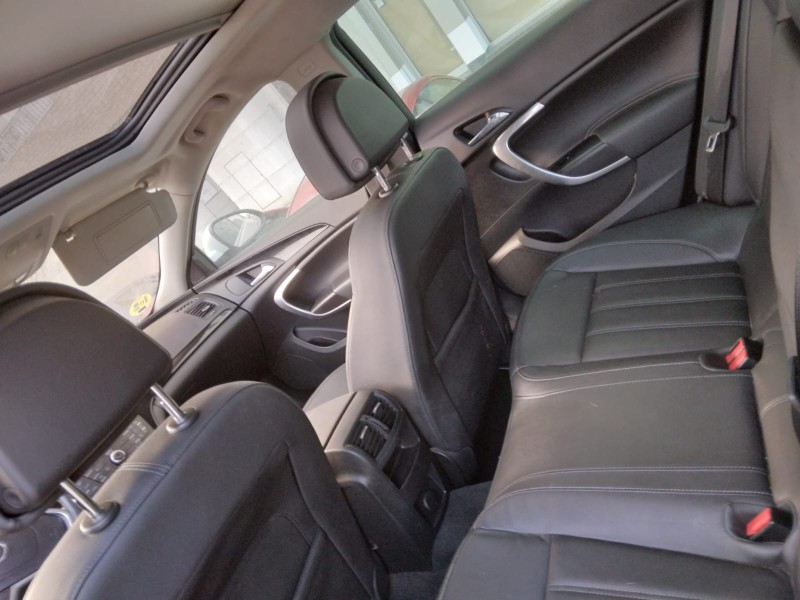 opel insignia sports tourer del año 2011