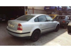 VOLKSWAGEN PASSAT BERLINA (3B3)