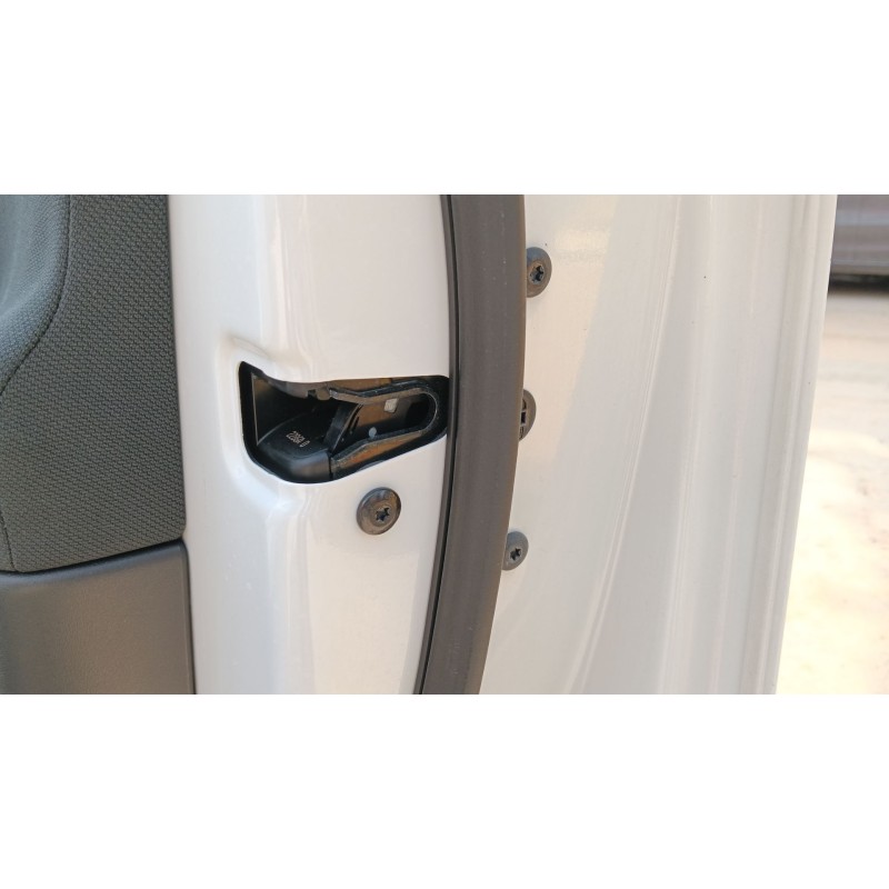 Recambio de cerradura puerta delantera derecha para jaguar xe (x760) 2.0 d referencia OEM IAM C2D49430  