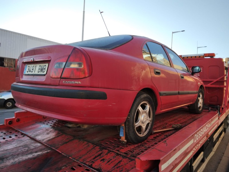mitsubishi carisma berlina 4 (da0) del año 2001