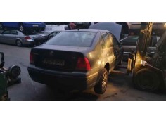 VOLKSWAGEN BORA BERLINA (1J2)