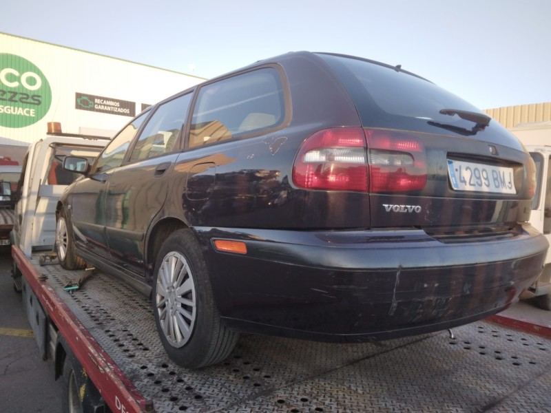 volvo v40 familiar del año 2001