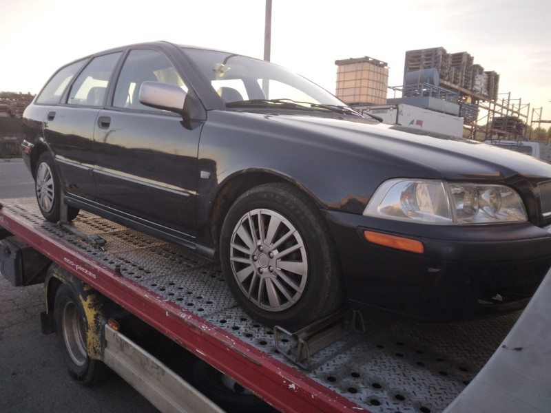 volvo v40 familiar del año 2001