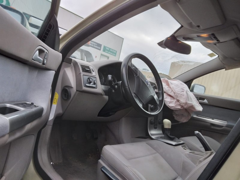 volvo v50 familiar del año 2004