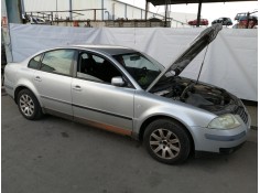 VOLKSWAGEN PASSAT BERLINA (3B3)