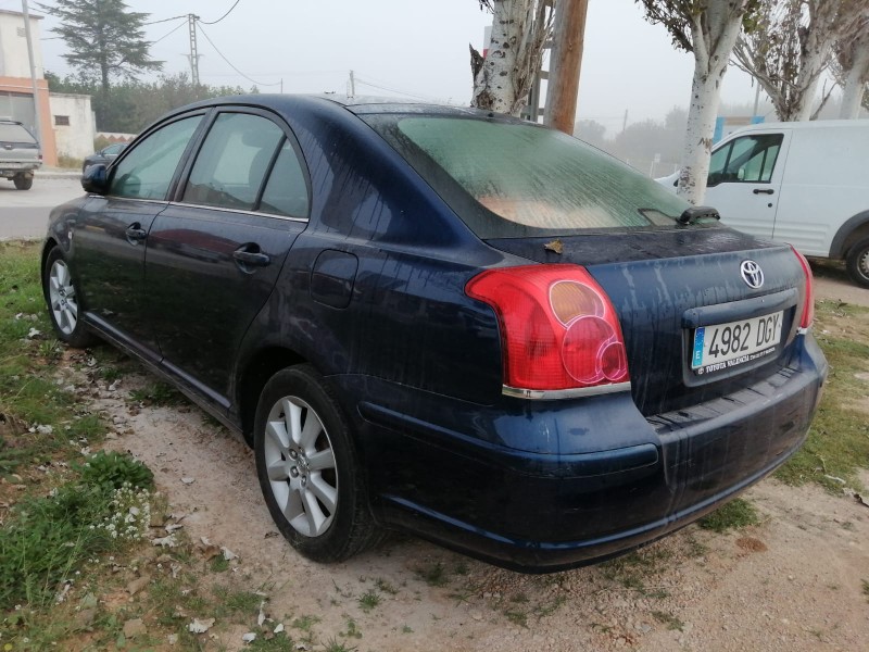 toyota avensis berlina (t25) del año 2005
