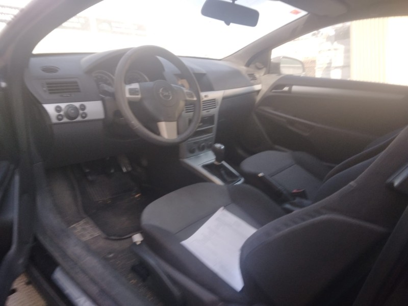 opel astra gtc del año 2005