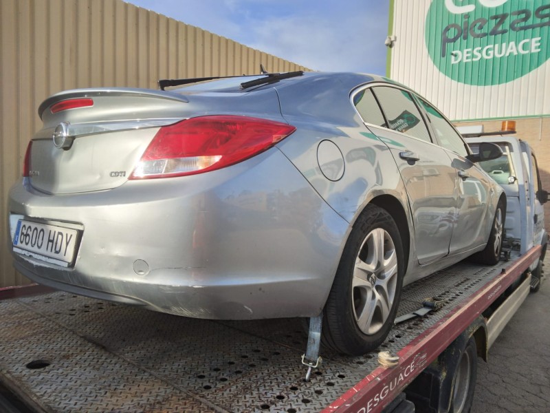 opel insignia berlina del año 2011