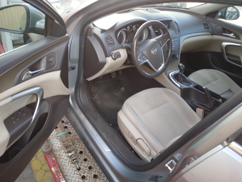 opel insignia berlina del año 2011