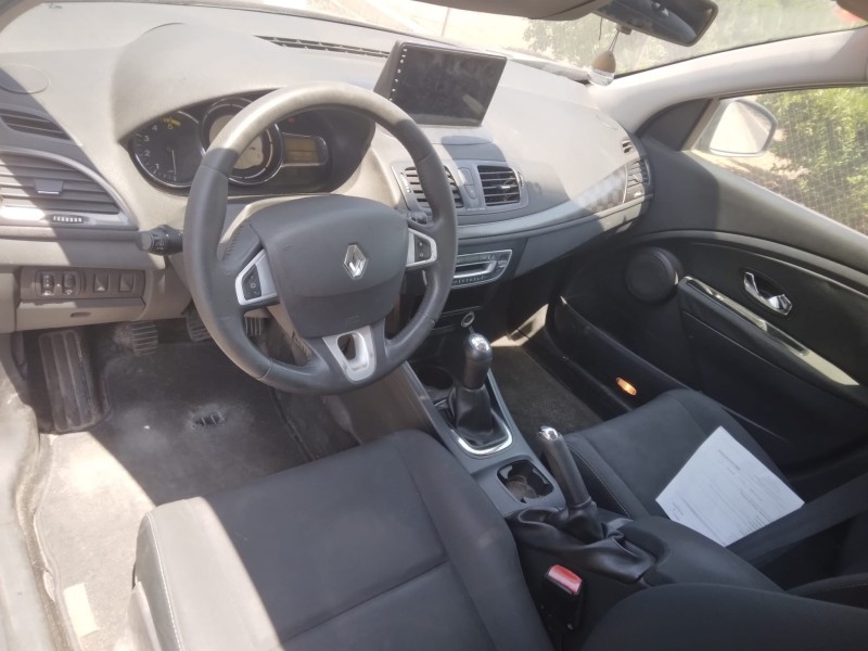 renault megane iii berlina 5 p del año 2012