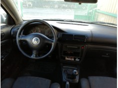 VOLKSWAGEN PASSAT BERLINA (3B3)
