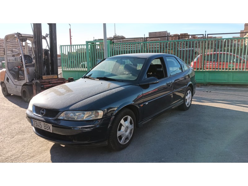 opel vectra b berlina del año 2000