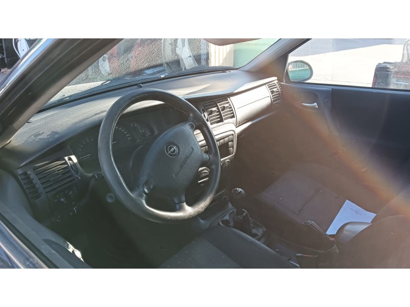 opel vectra b berlina del año 2000