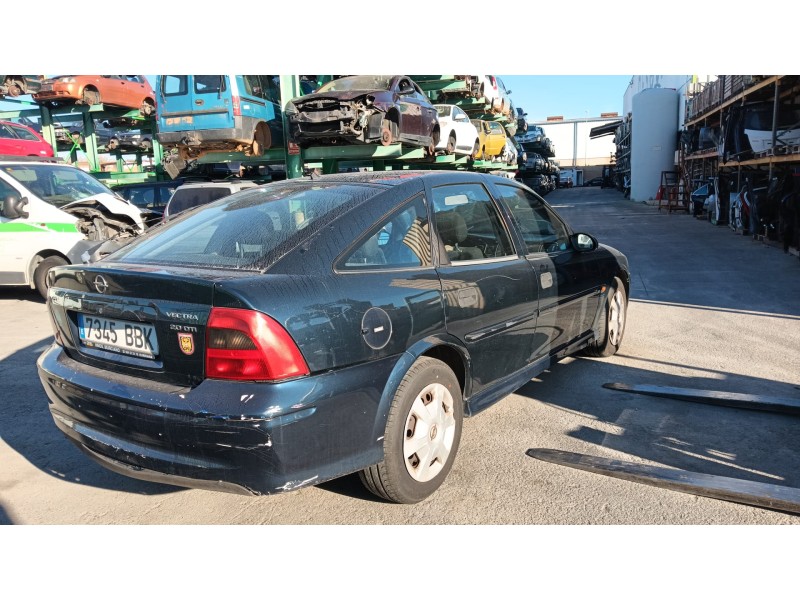 opel vectra b berlina del año 2000