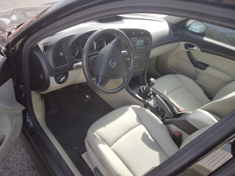saab 9-3 berlina del año 2004