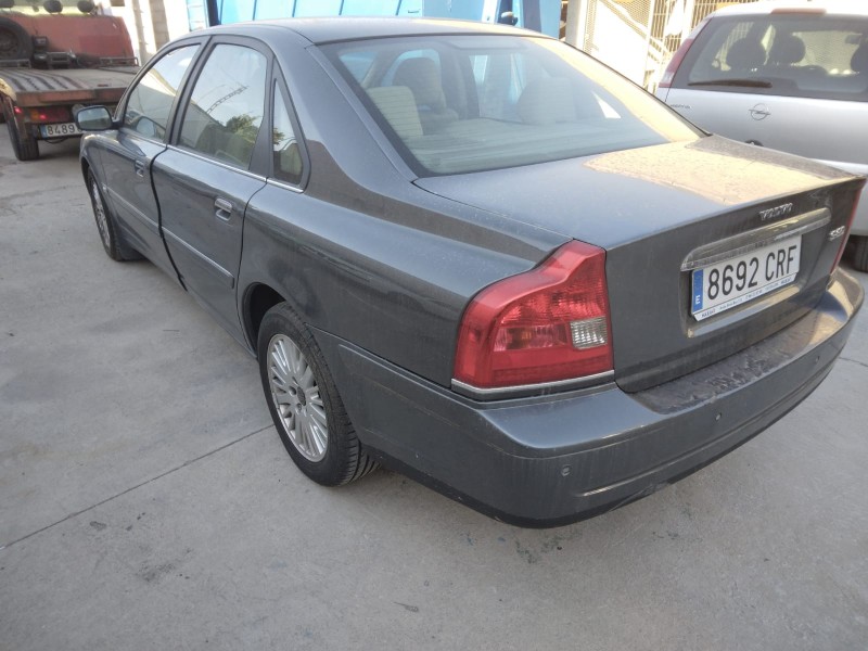 volvo s80 berlina del año 2004