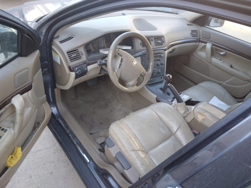 volvo s80 berlina del año 2004