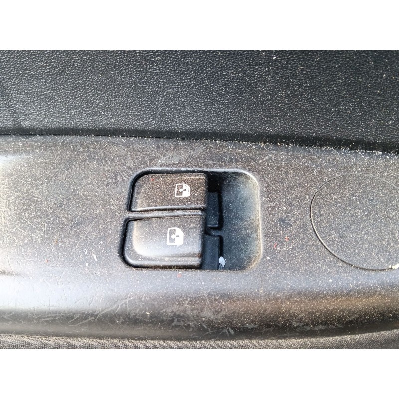 Recambio de mando elevalunas delantero izquierdo para hyundai i20 i (pb, pbt) 1.2 referencia OEM IAM 935701J002  