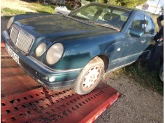 MERCEDES-BENZ CLASE E (W210) BERLINA