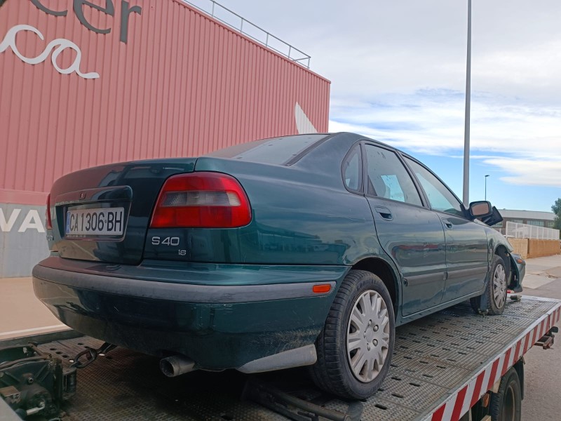 volvo s40 berlina del año 1998