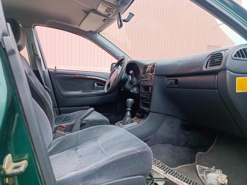 volvo s40 berlina del año 1998