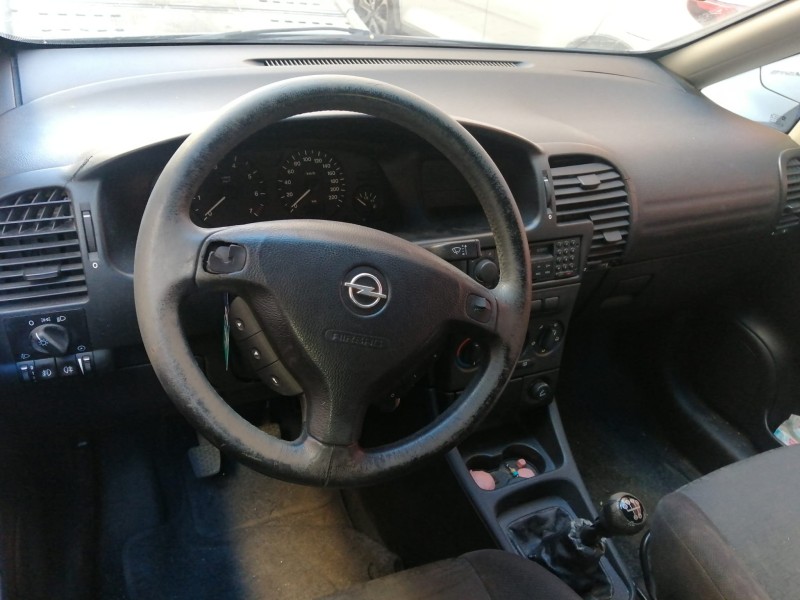 opel zafira a del año 2000
