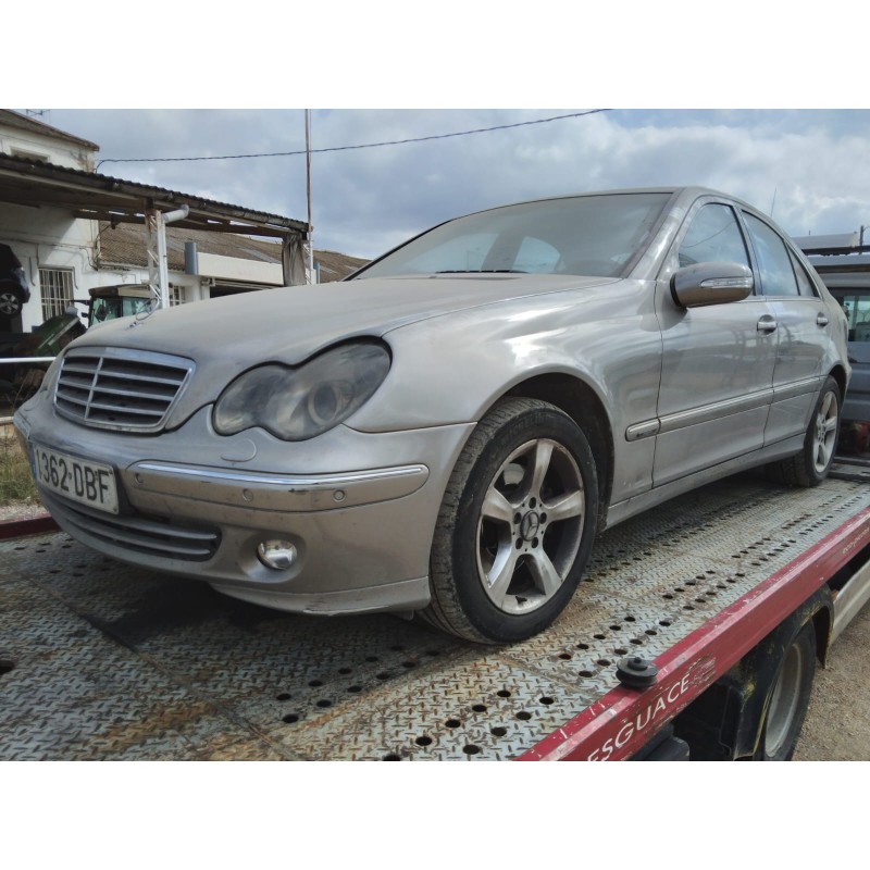 mercedes-benz clase c (w203) berlina del año 2004