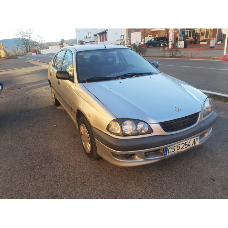 toyota avensis berlina (t 22) del año 1998